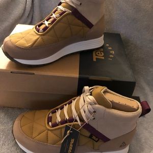 Teva Reember Commute WP in color sesame/medallion